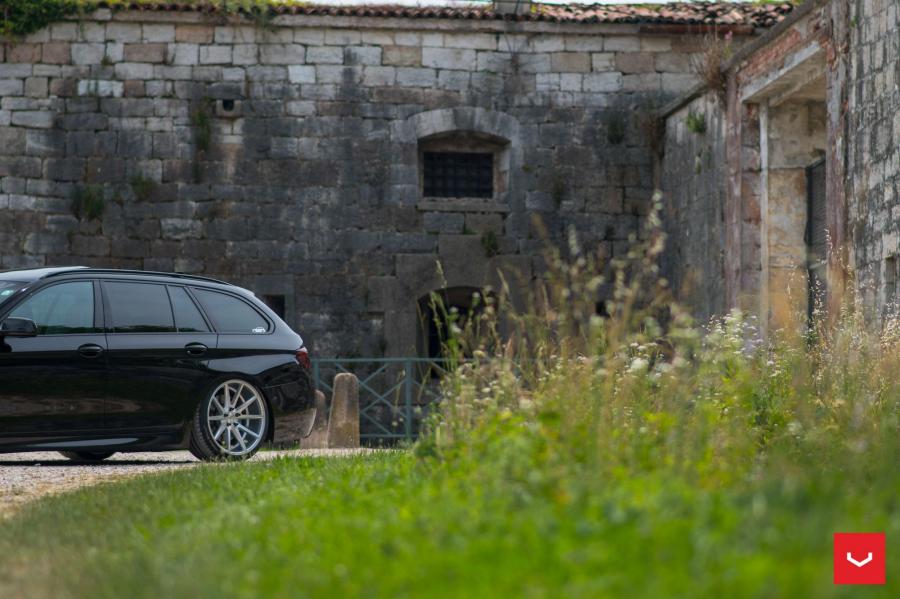 Детали экстерьера BMW 5-Series Touring on Vossen Wheels (VFS1) 2017 года  (фото 12 из 29)